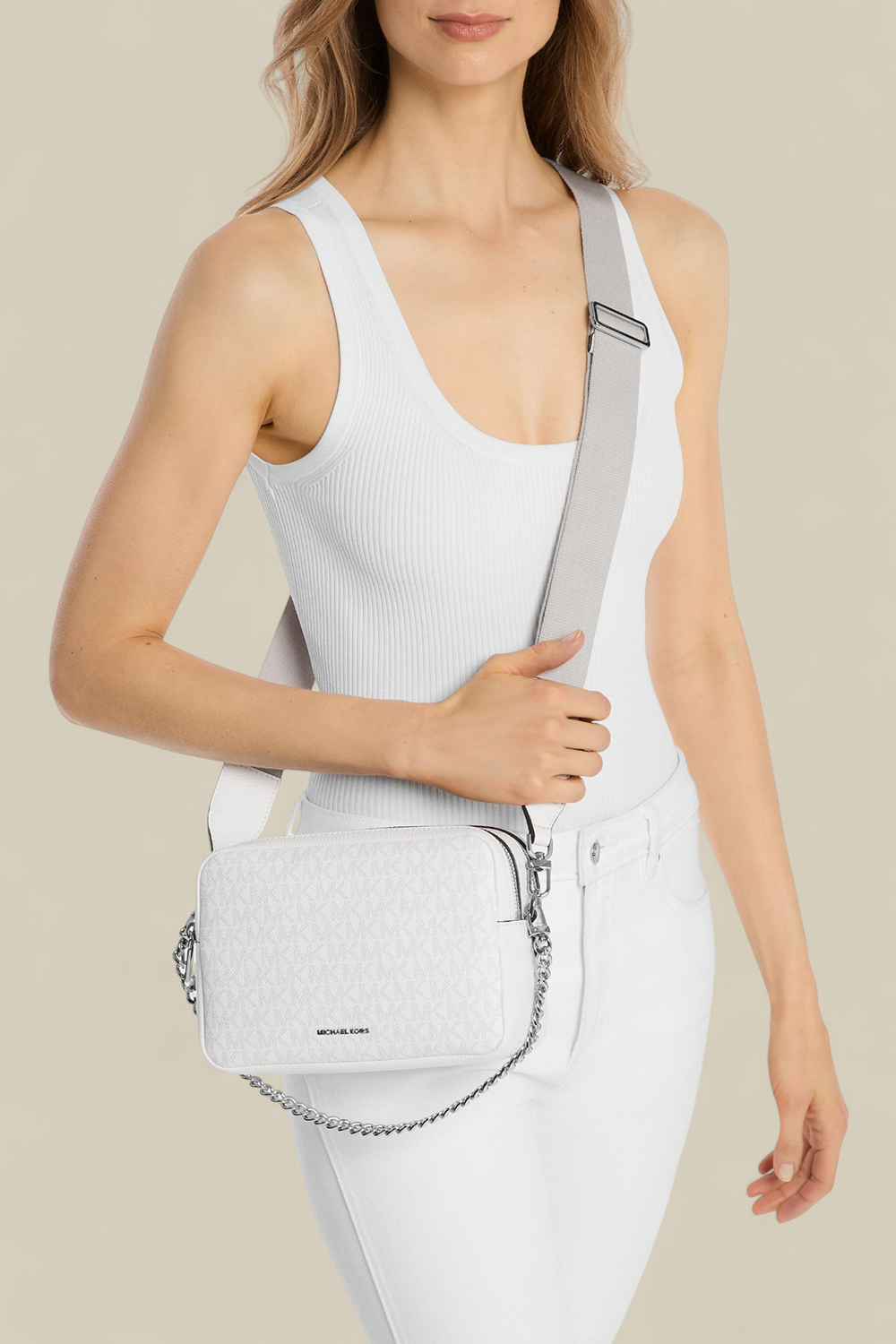 תמונת כל הלוק של תיק קאמרה בריאנט מדיום